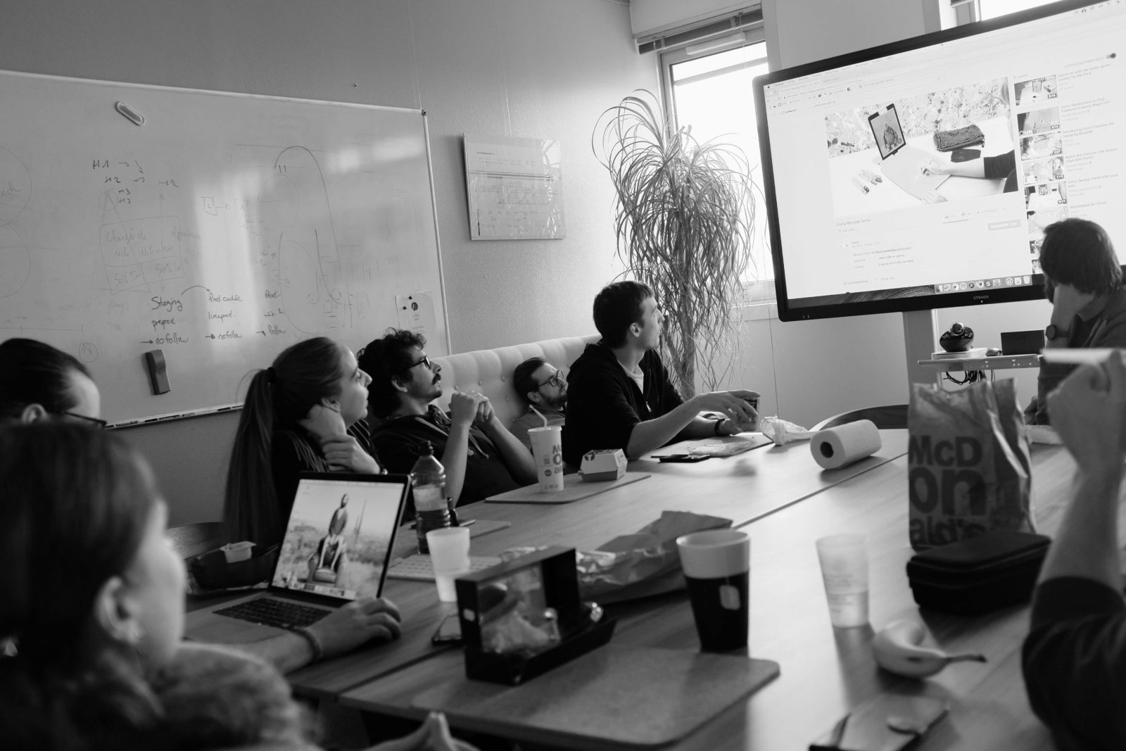 Équipe LunaWeb réunie lors d'un atelier UX