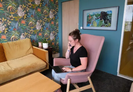 Conseil stratégique Anaïs au téléphone