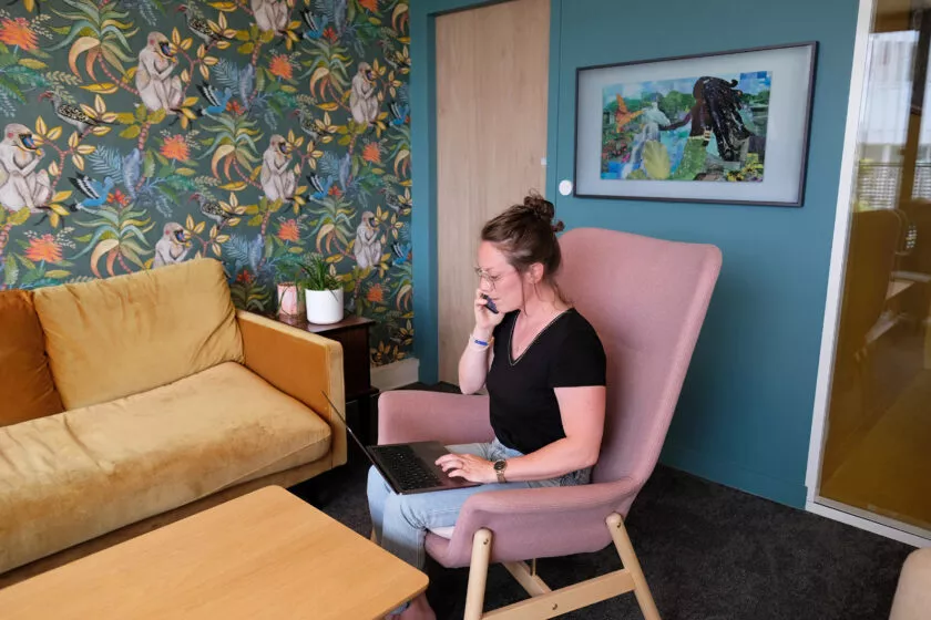 Conseil stratégique Anaïs au téléphone