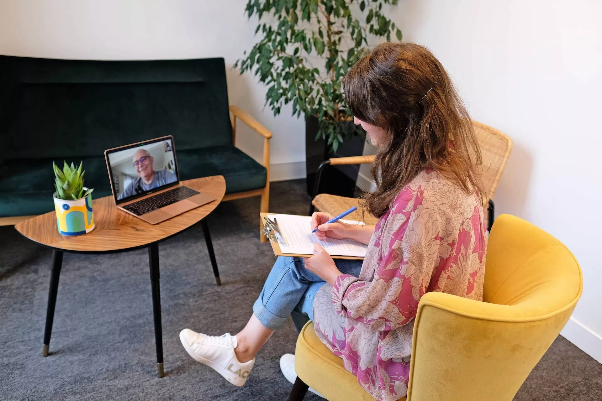 Session de tests utilisateurs en visio avec une personne senior