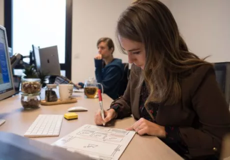 Alizée Rault en session de prototypage rapide collectif