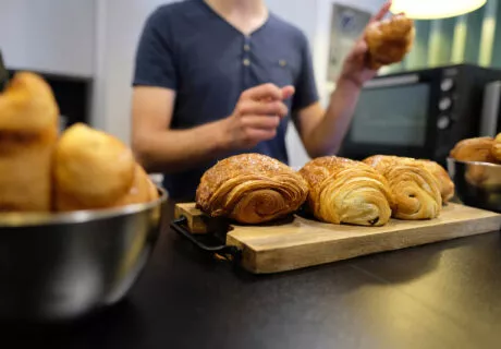 Croissants et pains au chocolat au menu chez LunaWeb