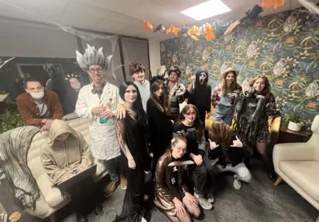 Photo d'équipe à Halloween