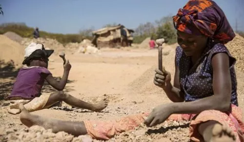 Enfants au travail dans une mine de cobalt en République Démocratique du Congo